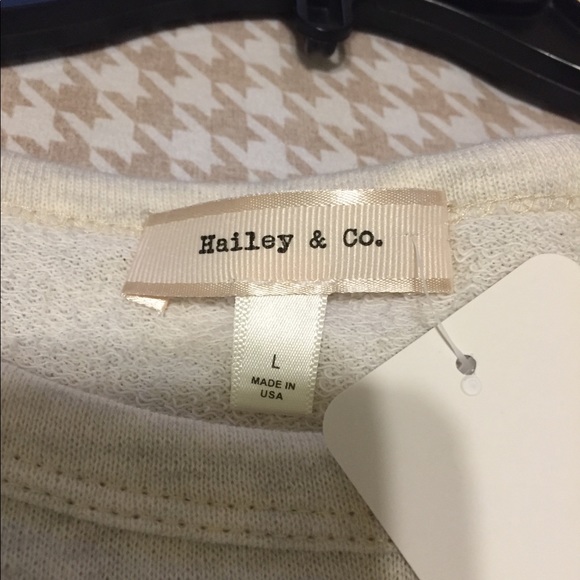 NWT. Hailey & Co. cute top with velvet floral sleeves. - Picture 4 of 5